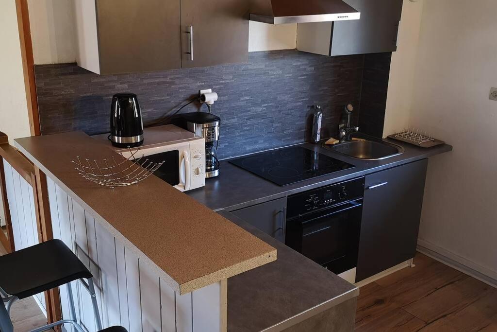Duplex au centre ville, dans cour intérieure calme Dole Extérieur photo