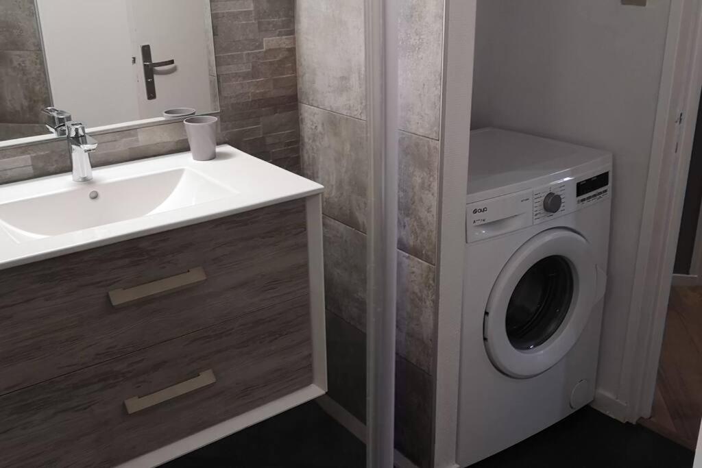Duplex au centre ville, dans cour intérieure calme Dole Extérieur photo