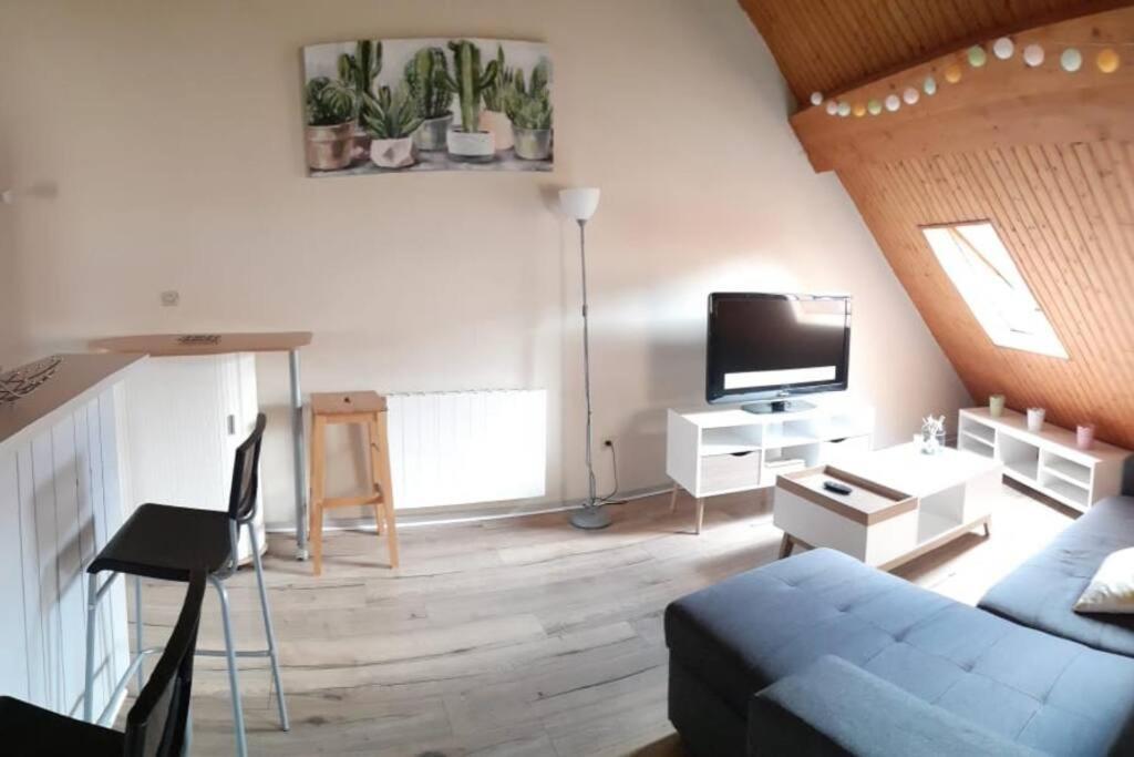 Duplex au centre ville, dans cour intérieure calme Dole Extérieur photo