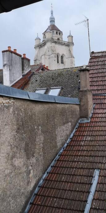 Duplex au centre ville, dans cour intérieure calme Dole Extérieur photo